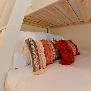 https://just-stay-wales-castle-square-cottage-mumbles.cardiffhotelswales.com