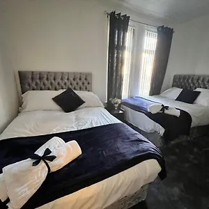 https://the-victoria-close-to-centre-sleeps-8.yorkshirehotels.net