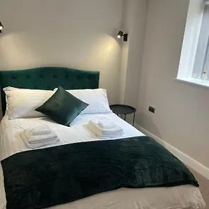 https://centenary-house-53-north-street.yorkshirehotels.net